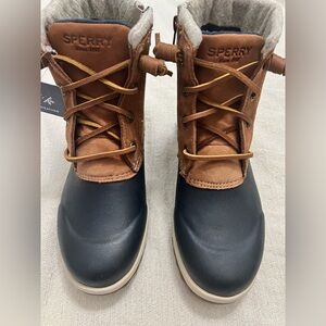 NEW SPERRY Women’s Maritime Repel Snow Boots Tan/Navy With Thinsulat -Size 5